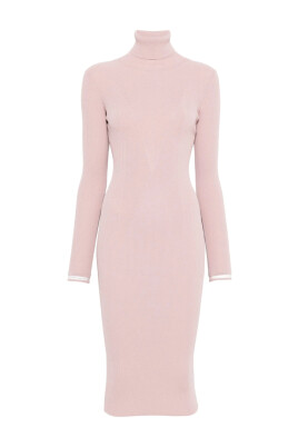 robe-en-tricot-cotele-col-roule-manches-longues