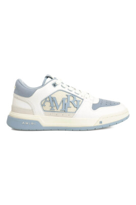 sneakers-de-tennis-bleues-avec-perforations-en-etoile