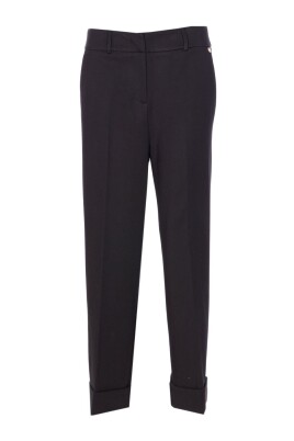 pantalon-noir-avec-ourlet-releve