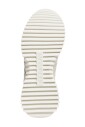 baskets-white-city-avec-accent-en-forme-de-m