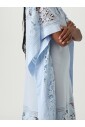 robe-bleue-avec-details-en-dentelle
