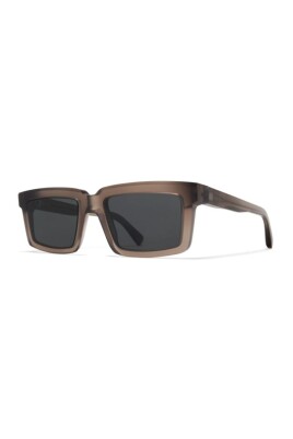 stylish-sunglasses-for-outdoor-adventures