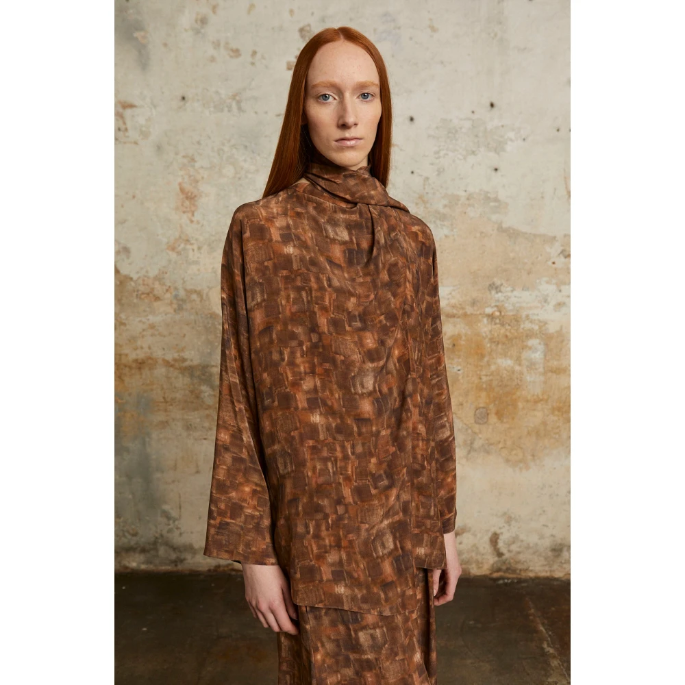 Cortana Zijden kubusprintblouse met dolmanmouwen Brown Dames