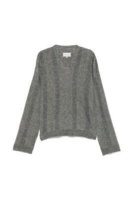 gray-sweater-style-ss25