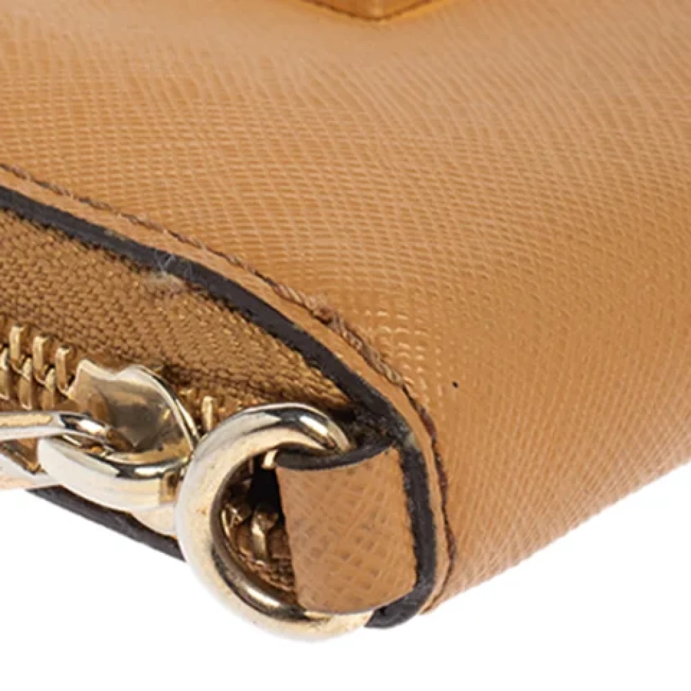 Michael Kors Pre-owned Leather wallets Beige Heren