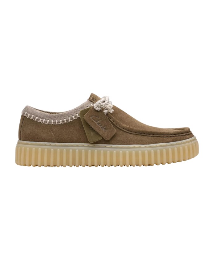 chaussures-a-lacets-en-daim-vert-moderne