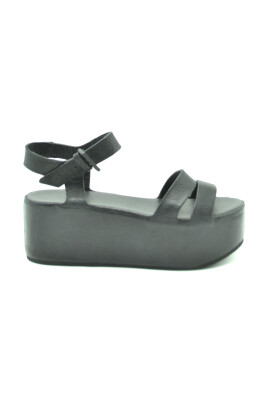moderne-kile-sandaler-til-kvinder