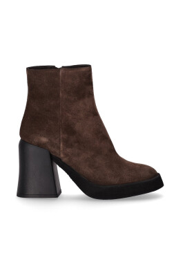 bottine-en-daim-marron-a-talon