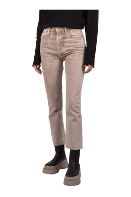 slim-fit-jeans