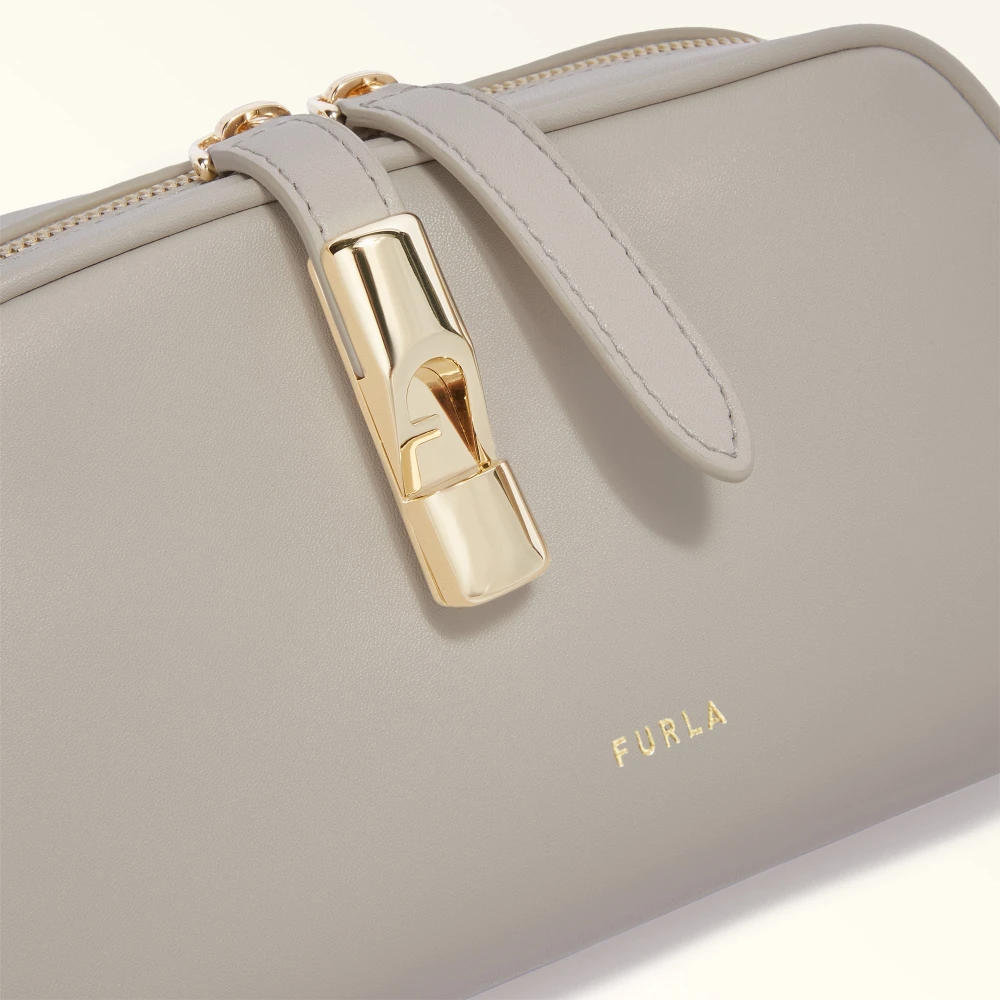 Furla Gele Schoudertas met Glanzende Afwerking Yellow Dames
