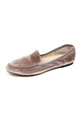taupe-velvet-loafer-ditch-model