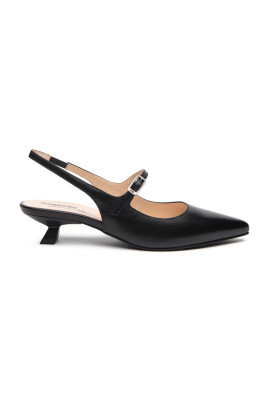 black-sandals-with-t30-detail