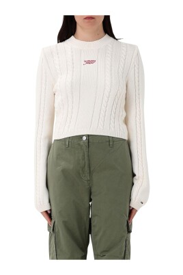 white-knit-sweater-with-ribbed-detailing
