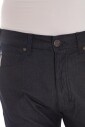 jeans-en-denim-classiques-pour-un-usage-quotidien