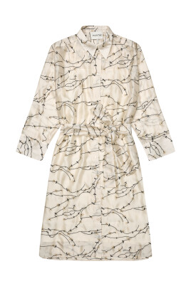 elegant-skjortklanning-med-broderidetaljer