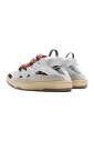 baskets-en-cuir-blanc-avec-detail-en-daim