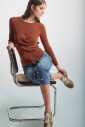 pull-en-maille-torsadee-a-devant-croise