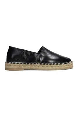 elegantes-espadrilles-en-cuir-noir