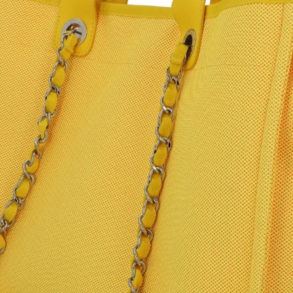 Chanel Vintage Pre-owned Leather shoppers Yellow Dames