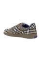 sneakers-met-ruitpatroon-en-veters