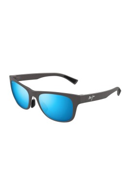 lunettes-de-soleil-elegantes-pour-aventures-en-plein-air