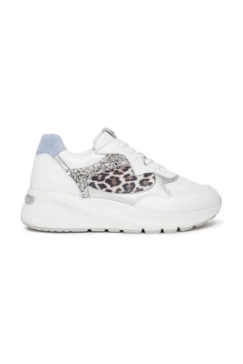 white-low-top-sneaker-for-women