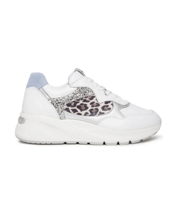 white-low-top-sneaker-for-women