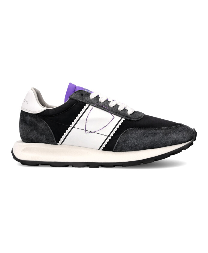 tour-running-sneakers