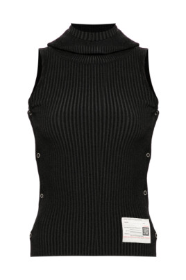 black-vest-with-valaclava-style