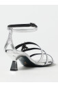sandales-en-cuir-argent-design-elegant-et-a-la-mode