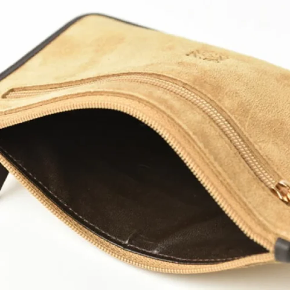 Loewe Pre-owned Leather clutches Brown Dames