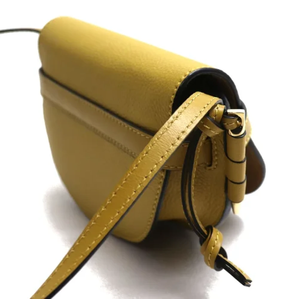 Loewe Pre-owned Fabric shoulder-bags Brown Dames