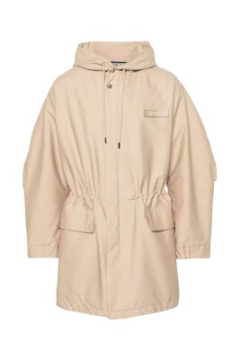 veste-beige-impermeable-avec-plis