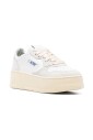 sneakers-blanches-avec-design-perfore