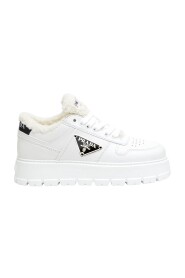Białe Skórzane Sneakersy z Podeszwą Czołg