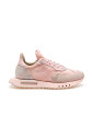 lichtroze-sneakers-ss25