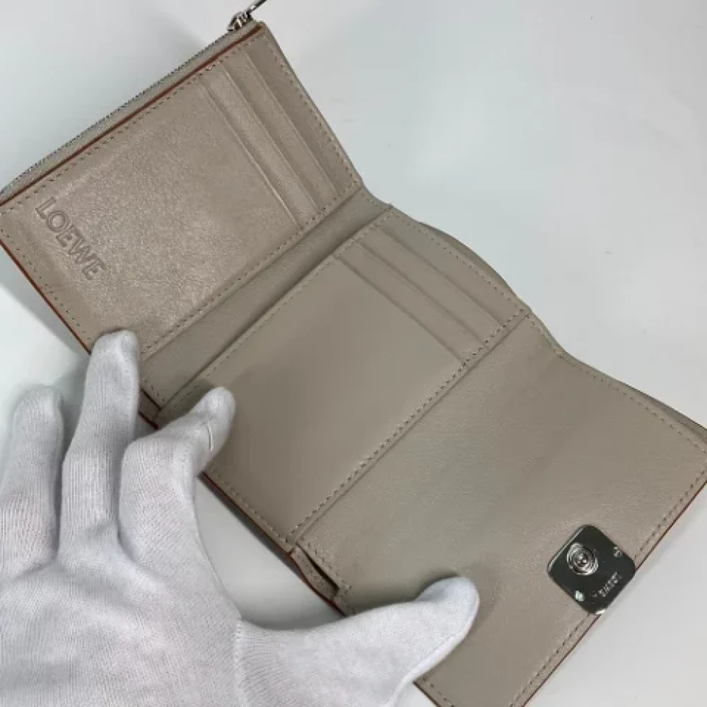 Loewe Pre-owned Leather wallets Beige Dames