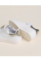baskets-blanches-pour-un-look-elegant