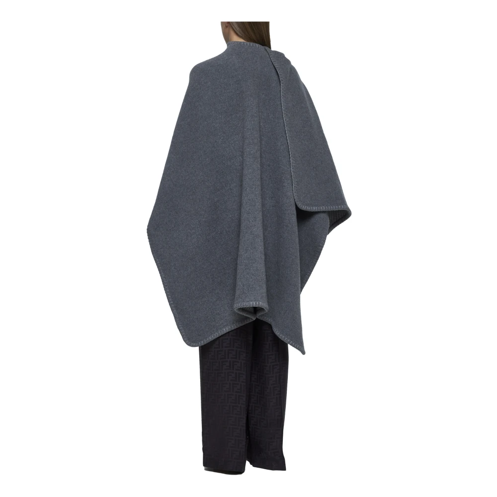 Fendi Grijze Wol Kasjmier Poncho met Logo Gray Dames