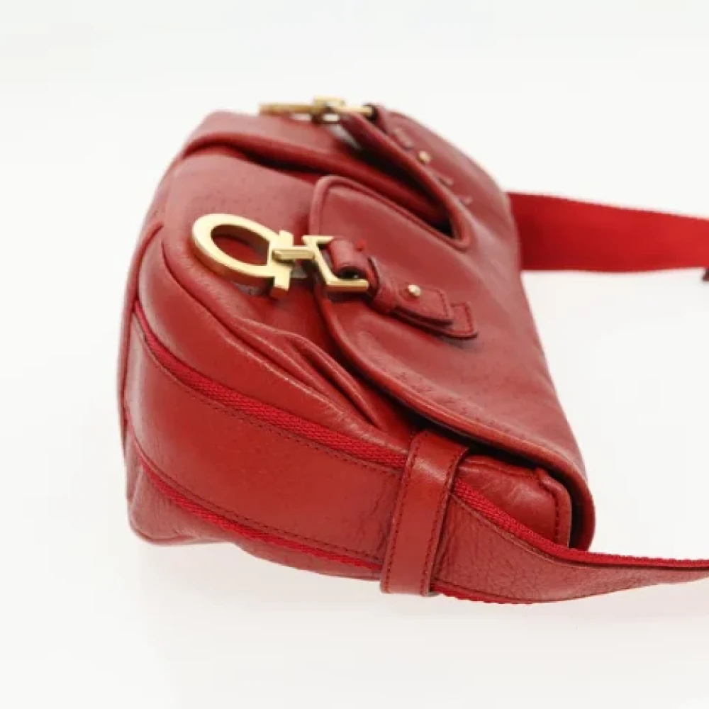 Salvatore Ferragamo Pre-owned Leather shoulder-bags Red Dames
