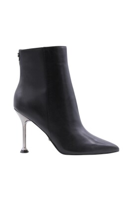 stylish-ankle-boots-travis
