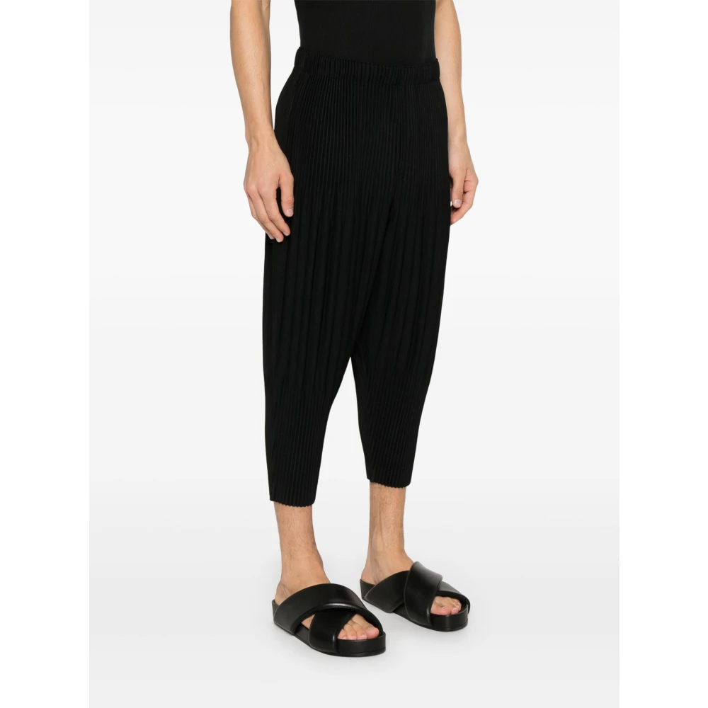 Issey Miyake Zwarte Plissé Tapered Broek Black Heren