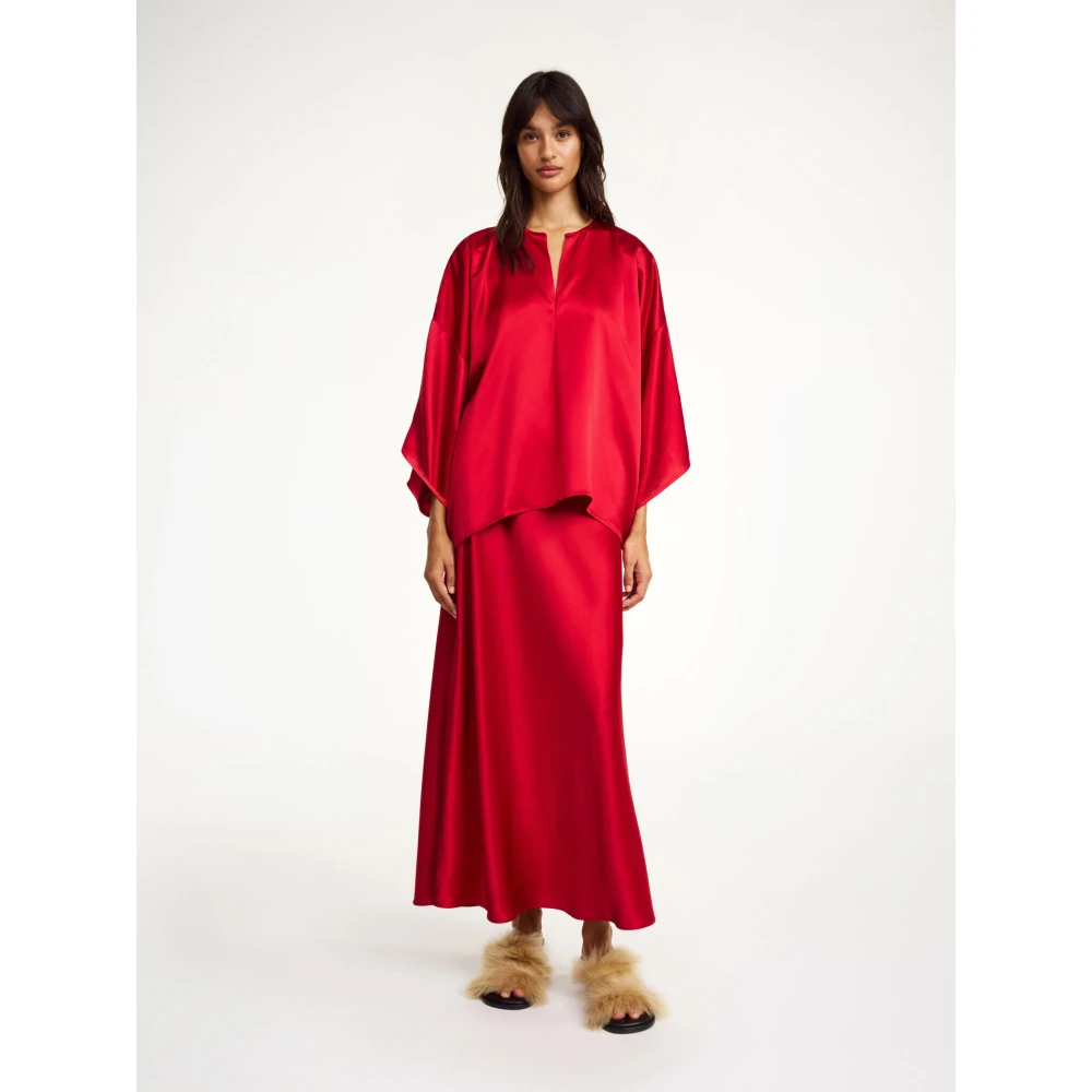 By Malene Birger Stijlvolle Satijnen Blouse met Oversized Pasvorm By Herenne Birger Red Dames