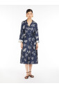 robe-en-soie-bleue-avec-fentes