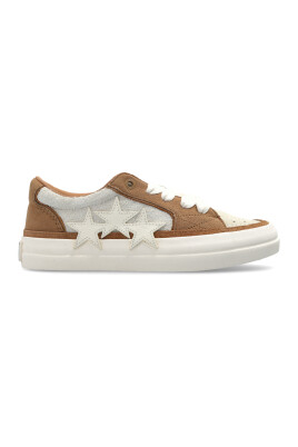 chaussures-de-sport-de-skate-au-coucher-du-soleil
