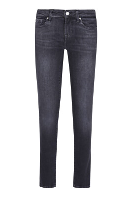 black-skinny-jeans-aw25-stylish-look