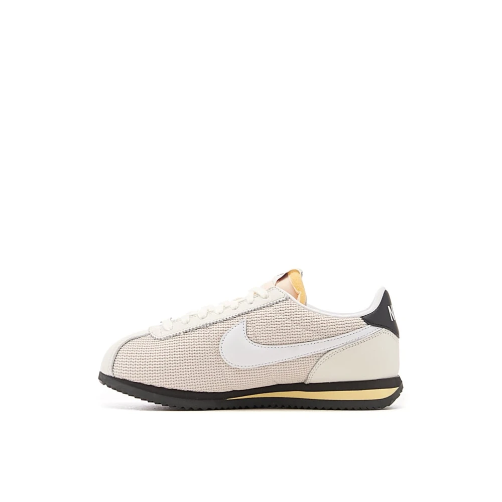 Nike - Shoes > Sneakers - Beige - Nike - Modalova