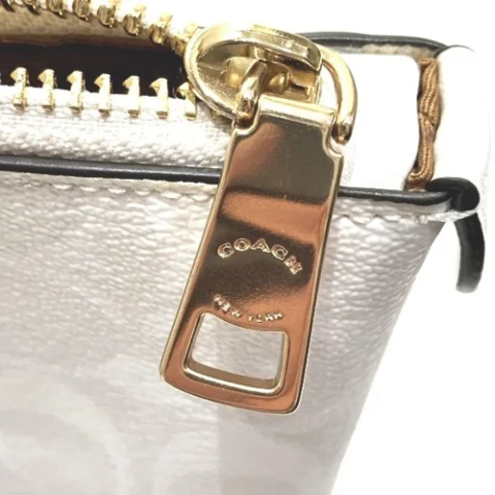 Coach Pre-owned Leather shoulder-bags White Dames