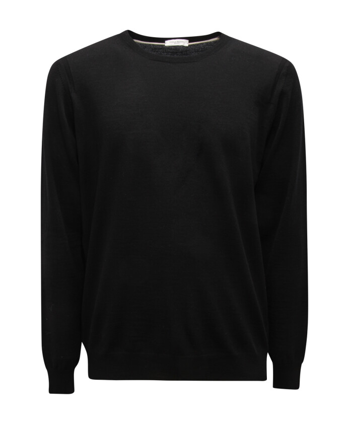 pull-en-laine-noir-col-rond-style