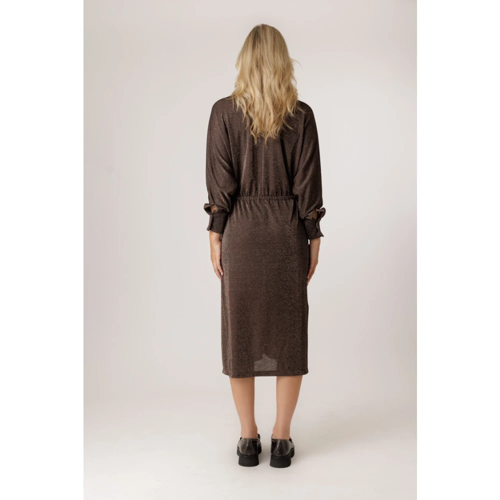 Momoni Chique Lurex Jurk met Revers Kraag Brown Dames